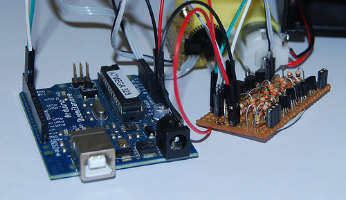 Probando el circuito del sensor optico de cuadratura con la placa arduino